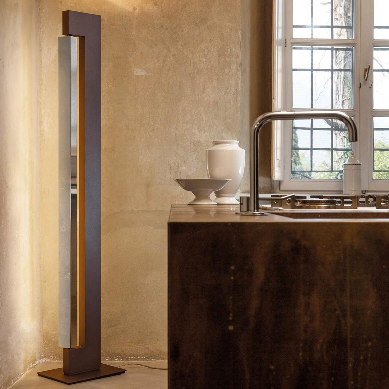 lampadaire-ara-dtw-anthracite-led-2200-a-3000k-2200-4400lml36cm-h178cm-nemo-lighting-0c503cfd-7d46-4550-b17d-9cdf577955d8-original